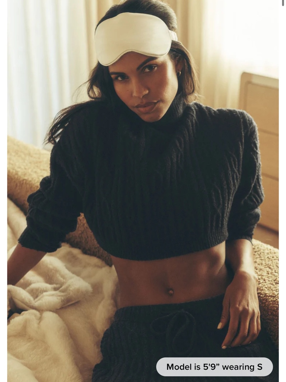 ALO Yoga - Cable Knit Cropped Winter Bliss Turtleneck Long Sleeve (Size Small)
